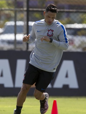 Giovanni e Marquinhos são testados em treino na Arena Corinthians