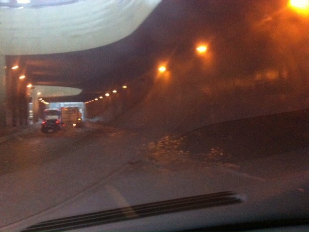 Chuva deixou túnel do entroncamento alagado (Foto: Jorge Sauma/G1)