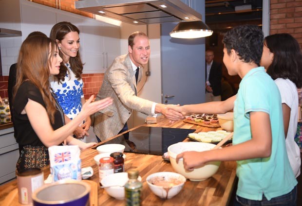 Kate e William na entidade (Foto: Getty Images)