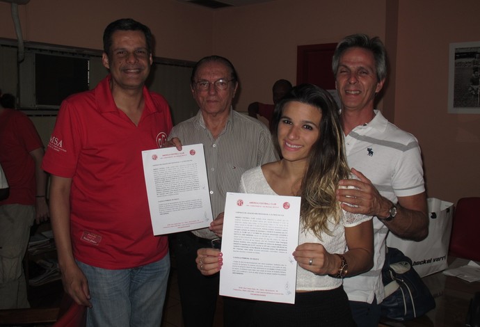 Jade Barbosa fecha parceria com o América (Foto: Flávio Dilascio) Jade Barbosa fecha parceria com o América (Foto: Flávio Dilascio)