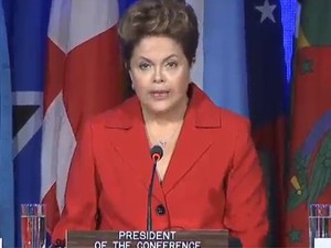 A presidente Dilma Rousseff, eleita pelos chefes de estado e governos de 193 países para presidir o encontro de alto nível da Rio+20, discursa durante abertura do evento, nesta quarta-feira (20) (Foto: Reprodução)