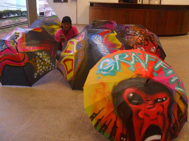 Graffiti em sombrinhas estarão em exposição na UFMA (Foto: Divulgação)