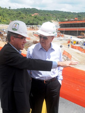 Presidente da CBF, José Maria Marin, ao lado do secretário extraordinário da Copa em PE, Ricardo Leitão (Foto: Aldo Carneiro)