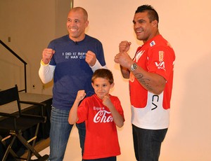 Royce Gracie e Vitor Belfort posando no UFC (Foto: Ivan Raupp / Globoesporte.com)