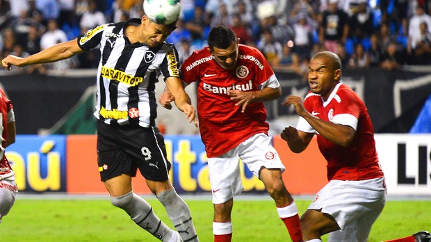 Elkeson, Botafogo x Internacional (Foto: Celso Pupo / Agência Estado)