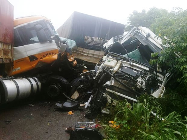 Acidente ocorreu no km 396 da rodovia na saída de Cuiabá (Foto: Assessoria/PRF-MT)