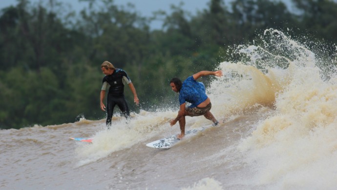 Surfistas confirmam o fim do surfe na pororoca do rio Araguai, no Amapá (Foto: Luciano Cabal/Arquivo Pessoal)