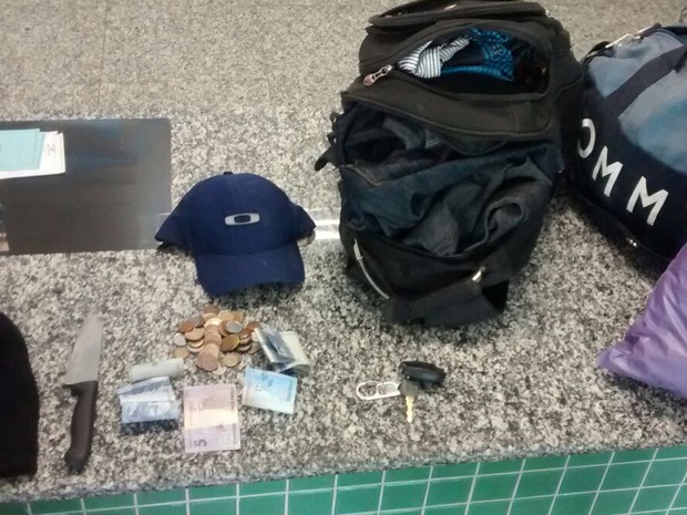 Objetos roubados recupedados. (Foto: Polícia Militar/Divulgação) Objetos roubados recupedados. (Foto: Polícia Militar/Divulgação)