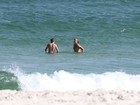 Marcello Novaes curte praia com o filho caçula no dia do seu aniversário