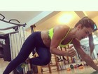 Mirella Santos mostra barriga definida após treino