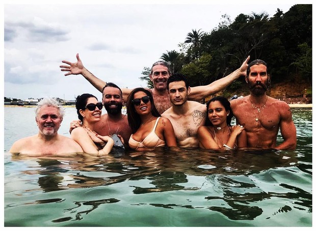 Pedro Almodovar, Anitta Paula Lavigne, Pedro Tourinho, Marina Morena, Felipe Veloso, Raphael Cesana (Foto: Reprodução/Instagram)