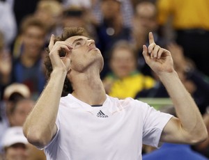 Já sem o relógio de luxo, Murray vibra após vencer seu primeiro Grand Slam (Foto: Reuters) Já sem o relógio de luxo, Murray vibra após vencer seu primeiro Grand Slam (Foto: Reuters)
