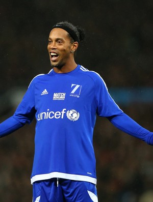 Ronaldinho amistoso Beckham (Foto: Getty Images)