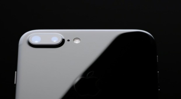 Anúncio da Apple mostra câmera dupla traseira do iPhone 7 (Foto: Divulgação / Apple)