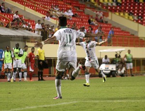 Radames, atacante do Baraúnas comemora gol na Arena da Floresta (Foto: João Paulo Maia)