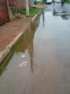 Obra no Bairro Jardim Renascer tem problema de drenagem, segundo moradores (Foto: Deth Castro/ Arquivo pessoal)