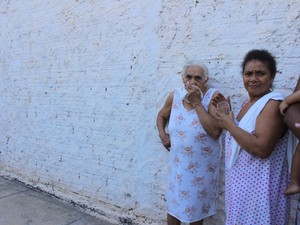 Moradora saiu correndo com a mãe de 87 anos de casa (Foto: Catarina Costa / G1 PI)