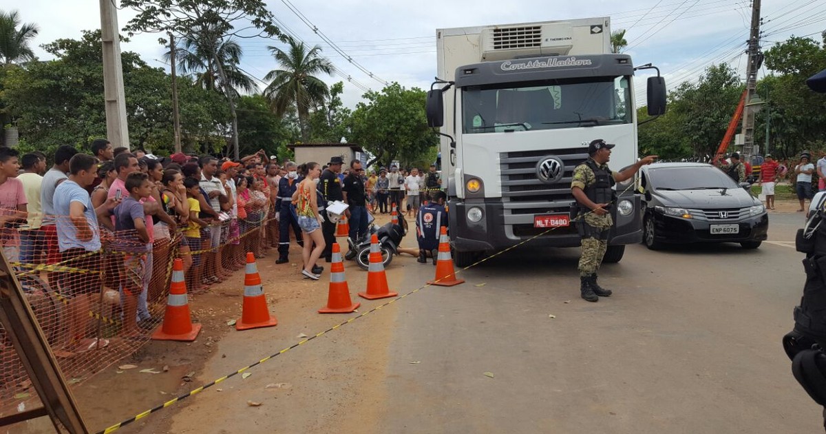 G Mulher Morre Ao Cair De Moto E Corpo Fica Preso A Pneus De