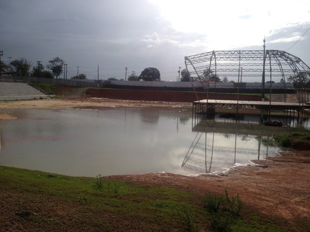 Lixo, água, acúmulo, aedes aegypti, Fazendinha, Macapá, Amapá, (Foto: Fabiana Figueiredo/G1)