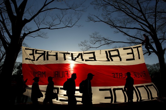 Torcida do River Plate polícia Tóquio Japão (Foto: Reuters) Torcida do River Plate polícia Tóquio Japão (Foto: Reuters)