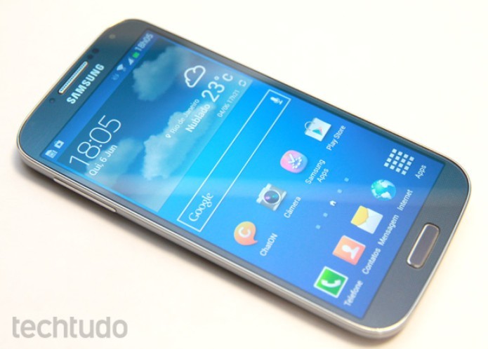 Galaxy S4 visto de frente: tela Full HD e com cores vivas chama a atenção (Foto: Allan Melo / TechTudo)