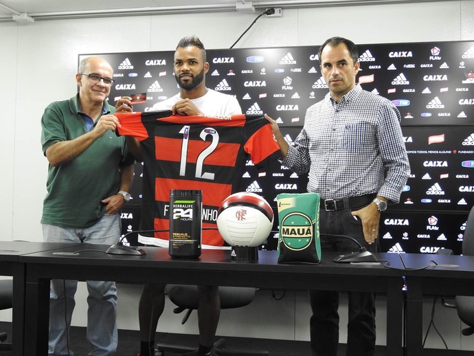 Fernandinho apresentação Flamengo (Foto: Fred Gomes)