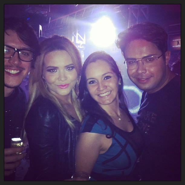 Geisy Arruda com amigos em boate (Foto: Instagram/ Reprodução)