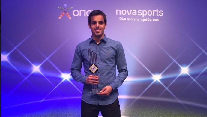 Rodrigo Galo exibe premiação em fosta divulgada através de uma rede social (Foto: Reprodução/Facebook)