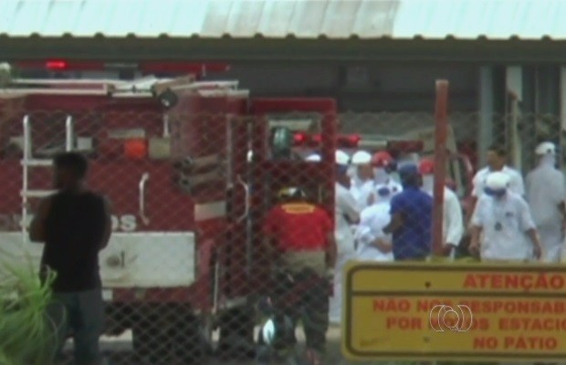 Trabalhadores são intoxicados após vazamento de amônia em indústria de Mineiros, Goiás (Foto: Reprodução/TV Anhanguera)