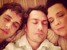 Exausto! Gabriel Braga Nunes 'descansa' com elenco de 'Em família'
