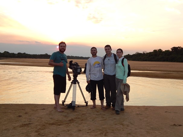 Equipe da TV Anhanguera em expedição pela Ilha do Bananal em Tocantins (Foto: TV Anhanguera)