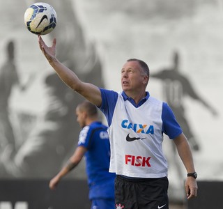 Guerrero vê disputa por parceria no ataque: 