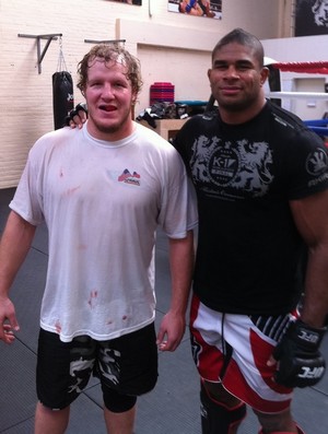 Jared Rosholt e Alistair Overeem MMA UFC (Foto: Reprodução/ Twitter)