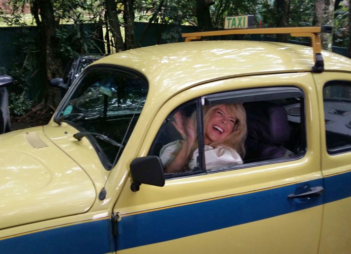 Amiga de Angélica, Fernanda Souza grava dentro de táxi (Foto: Ivo Madoglio)