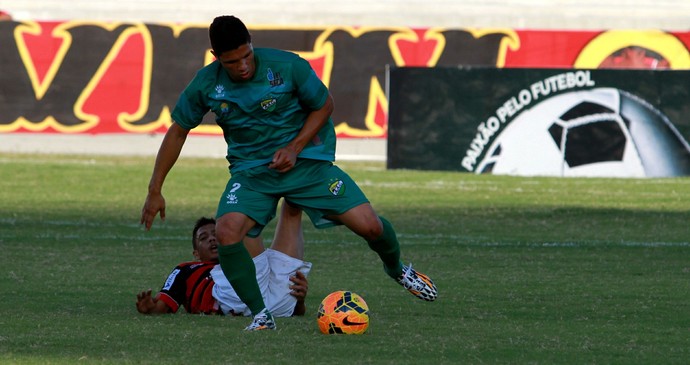 Campinense 0 x 2 Coruripe, no Estádio Amigão, em Campina Grande (Foto: Nelsina Vitorino / Jornal da Paraíba)