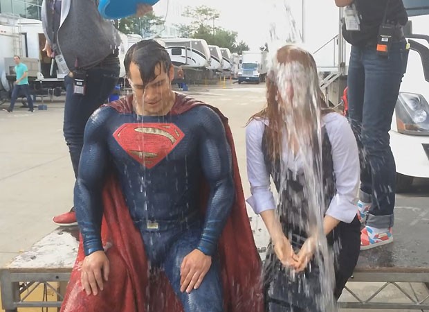 Confira Henry Cavill e Amy Adams no set de filmagens de Batman V Superman, Notícias