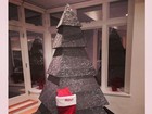 Rihanna inova e mostra árvore de Natal estilosa