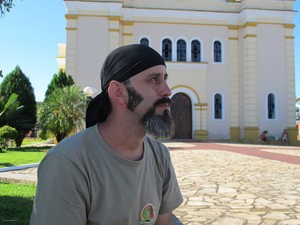 Morador, professor e guia turístico Lelis Ribeiro, em Eldorado, SP (Foto: Mariane Rossi/G1)