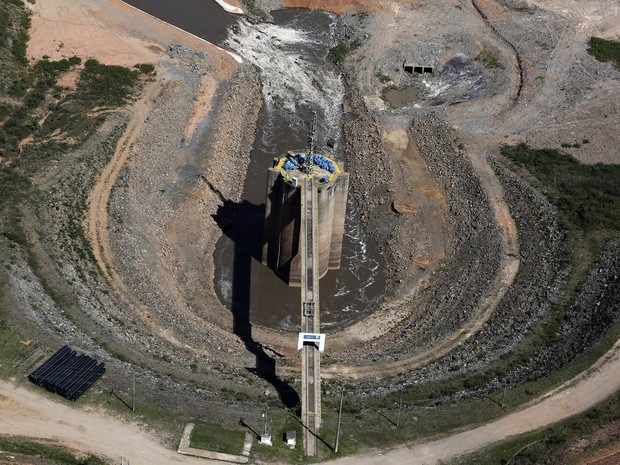 Represa de Jaguari, integrante do Sistema Cantareira, em Bragança Paulista (SP) (Foto: Nacho Doce/Reuters)