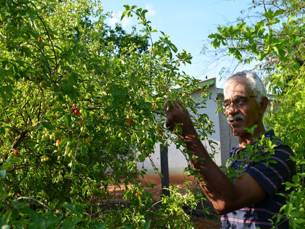 O produtor de polpa de frutas Antonio Belisario comemora o sucesso de sua pequena agroindústria (Foto: Eliete Marques/G1)