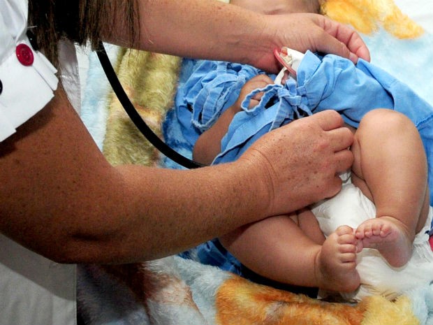 Criança em atendimento no Hospital Materno Infantil de Brasília (Hmib), na Asa Sul (Foto: Renato Araújo/GDF)