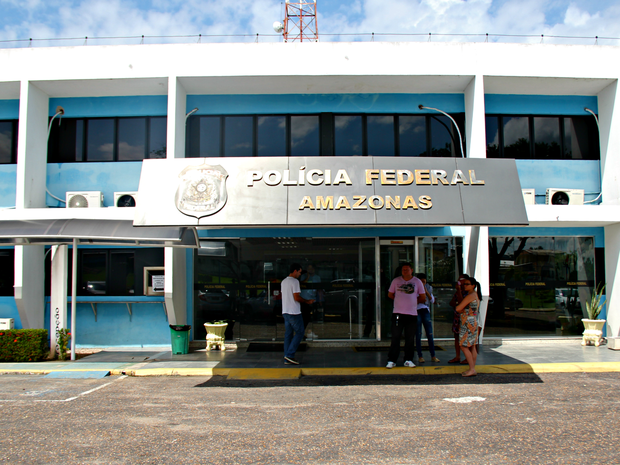 Alguns dos alvos da operação foram depor na sede da PF em Manaus (Foto: Suelen Gonçalves/G1 AM)