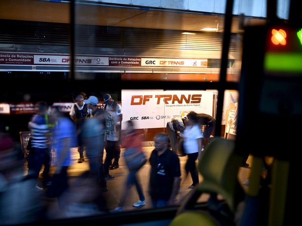 Passageiros circulam em frente a Posto do DFTrans no térreo da Rodoviária do Plano Piloto (Foto: Andre Borges/Agência Brasília) Passageiros circulam em frente a Posto do DFTrans no térreo da Rodoviária do Plano Piloto (Foto: Andre Borges/Agência Brasília)