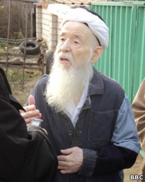 O líder da comunidade, Faizrakhman Sattarov (Foto: BBC) O líder da comunidade, Faizrakhman Sattarov (Foto: BBC)