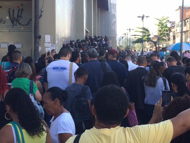 Imagem mostra fila no Metrô, estação Irajá (Foto: Victor Hugo A. Pereira/Arquivo Pessoal)