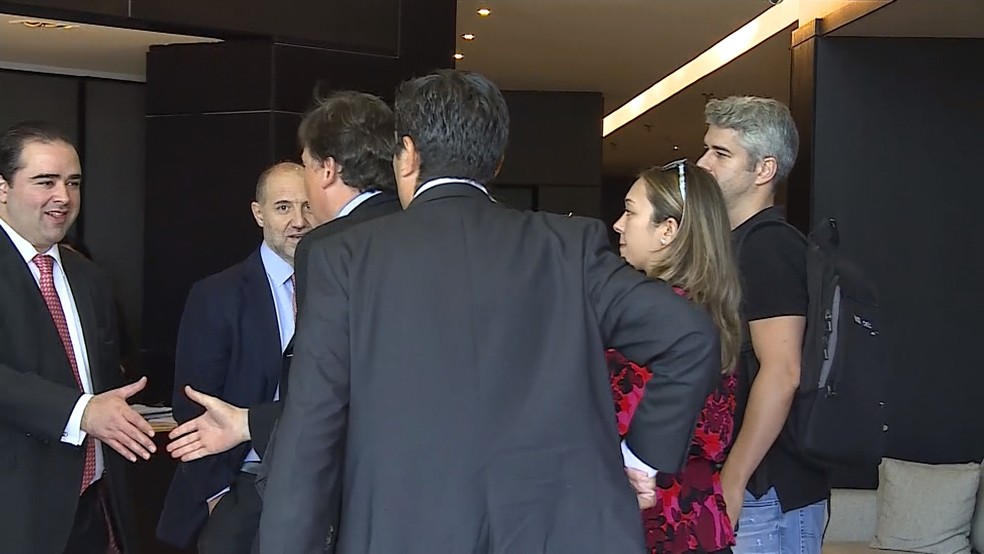 Cunhado de Ana Hickmann, advogado, peritos e fotógrafa participam de simulação em hotel de BH. (Foto: Reprodução/TV Globo)