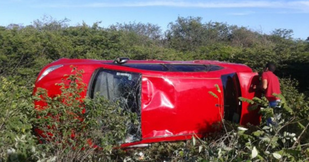 G Pneu Estoura E Carro Vereador Capota Na Br No Oeste Da