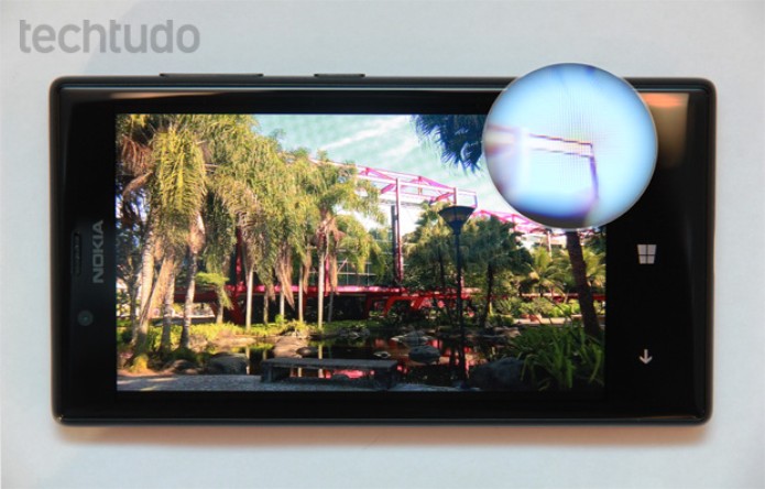 Tela do Lumia 720 tem apenas 480 x 800 pixels de resolução (Foto: Isadora Díaz/TechTudo) Tela do Lumia 720 tem apenas 480 x 800 pixels de resolução (Foto: Isadora Díaz/TechTudo)