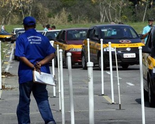 Mudança em local de exames práticos em Resende (Foto: Agência O Globo)