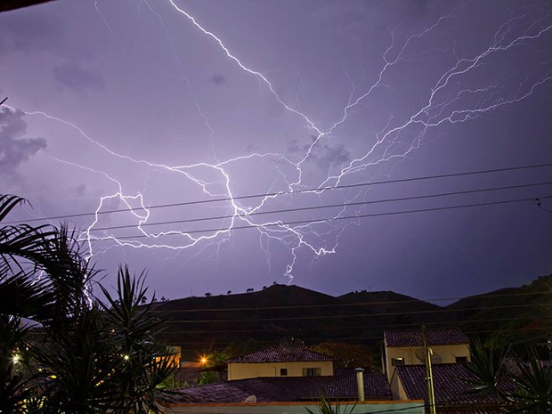 G1 - Temporal Derruba árvores E Provoca Alagamentos Em São Sebastião ...